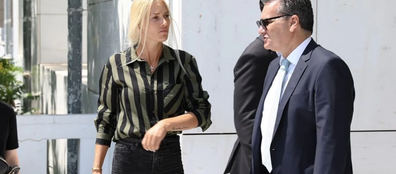 Υπόθεση δολοφονίας Γ.Μακρή: Στο δικαστήριο για τη δίκη η Β.Καρύδα (φώτο)